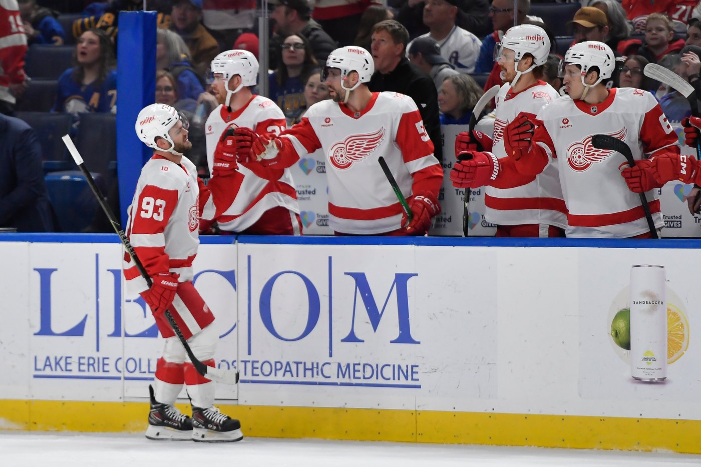 Alex DeBrincat sparks 3-goal 1st-period surge in Red Wings 5-2 win over Sabres | iNFOnews.ca Alex DeBrincat sparks 3-goal 1st-period surge in Red Wings 5-2 win over Sabres | iNFOnews.ca