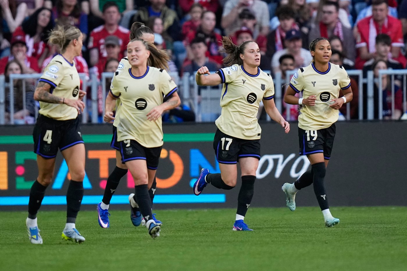 Bayern suffers hair-pull red card in draw with Barça in Women's Champions League semifinal | iNFOnews.ca