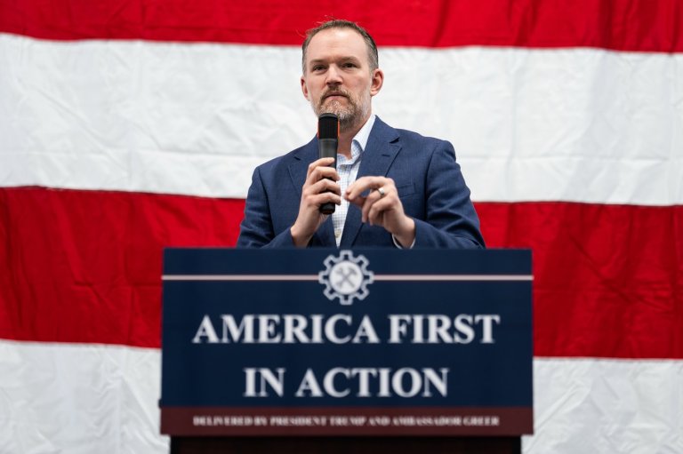 Trump's trade czar says U.S. looking to work with Canada on energy: sources | iNFOnews.ca