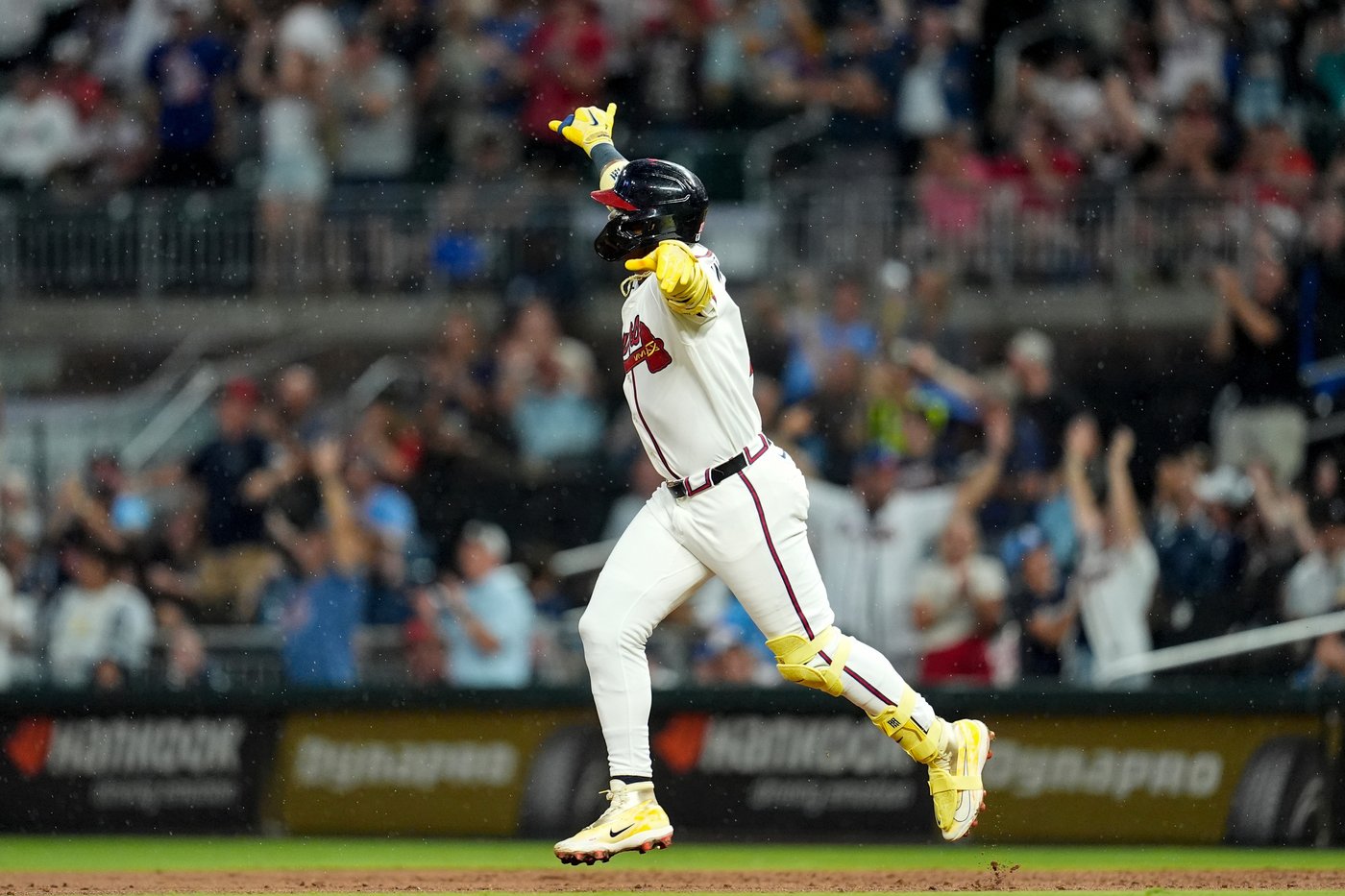 Acuña hits 2 homers, Olson adds blast as Braves beat Marlins 11-3 for season-best 8th straight win | iNFOnews.ca