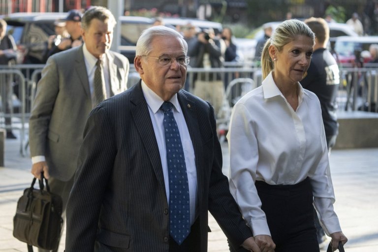 Things to know about the bribery prosecution of ex-Sen. Bob Menendez and his wife, Nadine Menendez | iNFOnews.ca