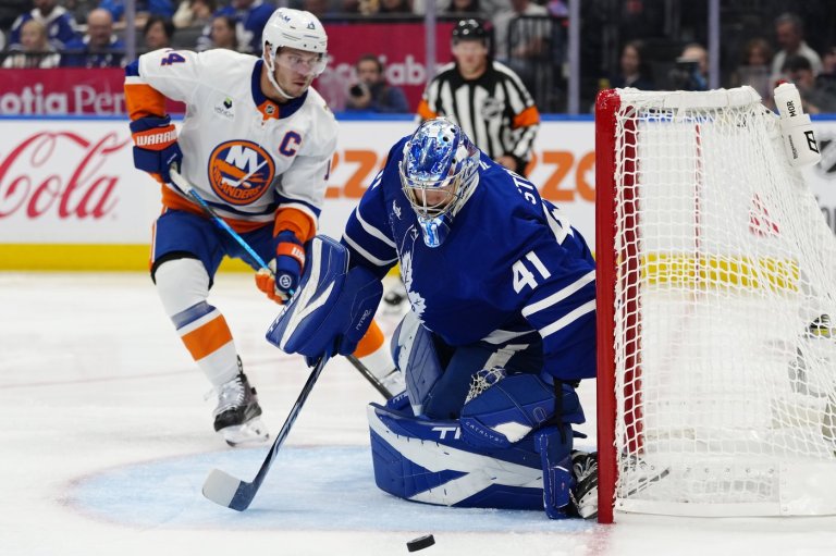 Easton Cowan, Anthony Stolarz push Maple Leafs past Islanders 2-1 | iNFOnews.ca