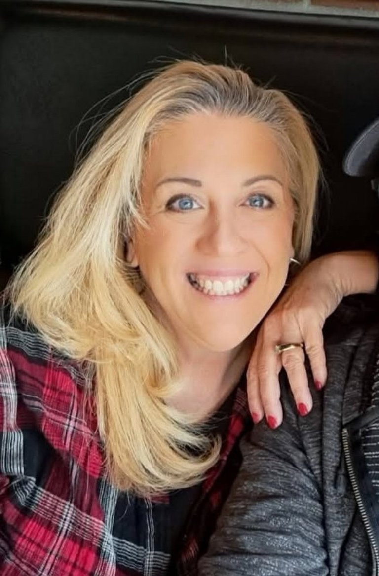 Teacher who survived Oregon school attack says she had no chance to protect children | iNFOnews.ca