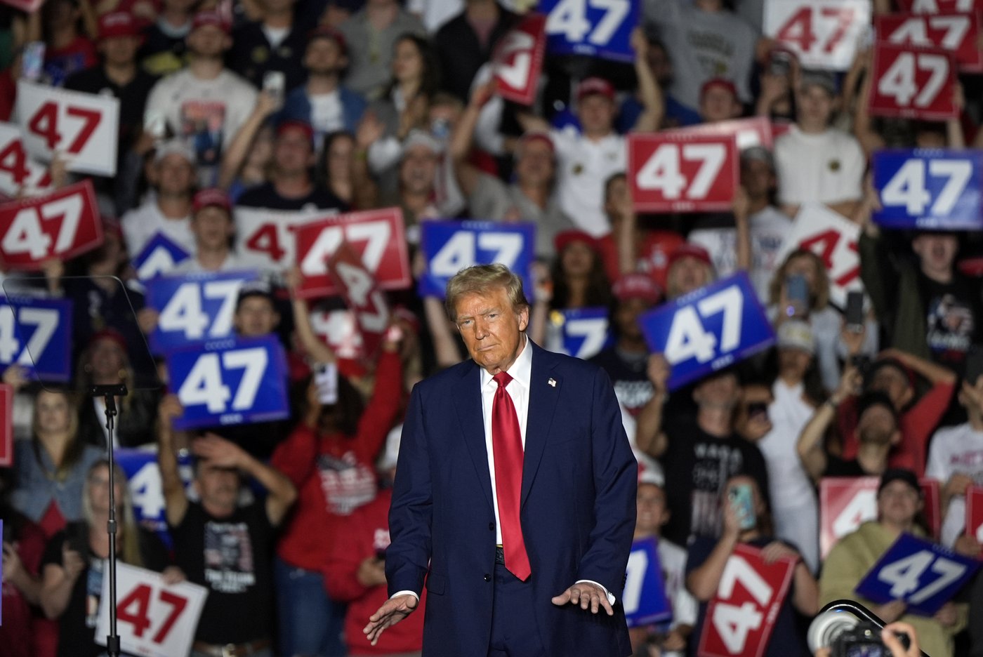 Democrats escalate attacks on Trump after comedian calls Puerto Rico 'floating island of garbage' | iNFOnews.ca