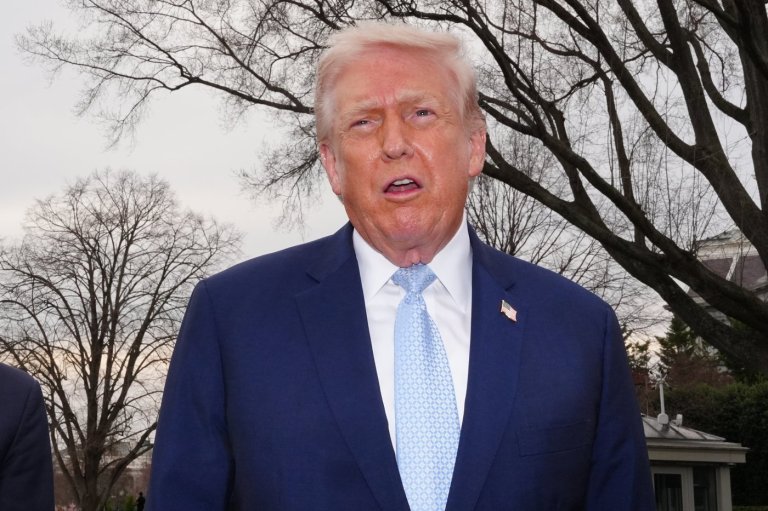 ICE officers soon will help with airport security unless Democrats end shutdown, Trump says | iNFOnews.ca