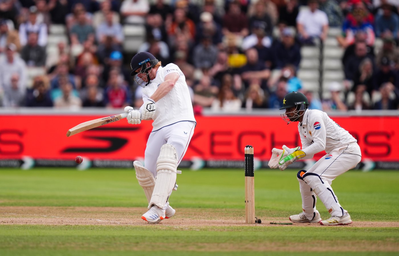 England overcomes early scare to win 3rd cricket test against Pakistan and sweep series | iNFOnews.ca England overcomes early scare to win 3rd cricket test against Pakistan and sweep series | iNFOnews.ca
