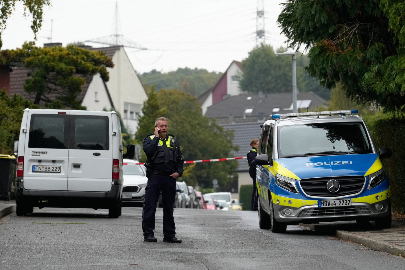 A mayor-elect in Germany is found with serious stab wounds. Investigators see no political motive | iNFOnews.ca