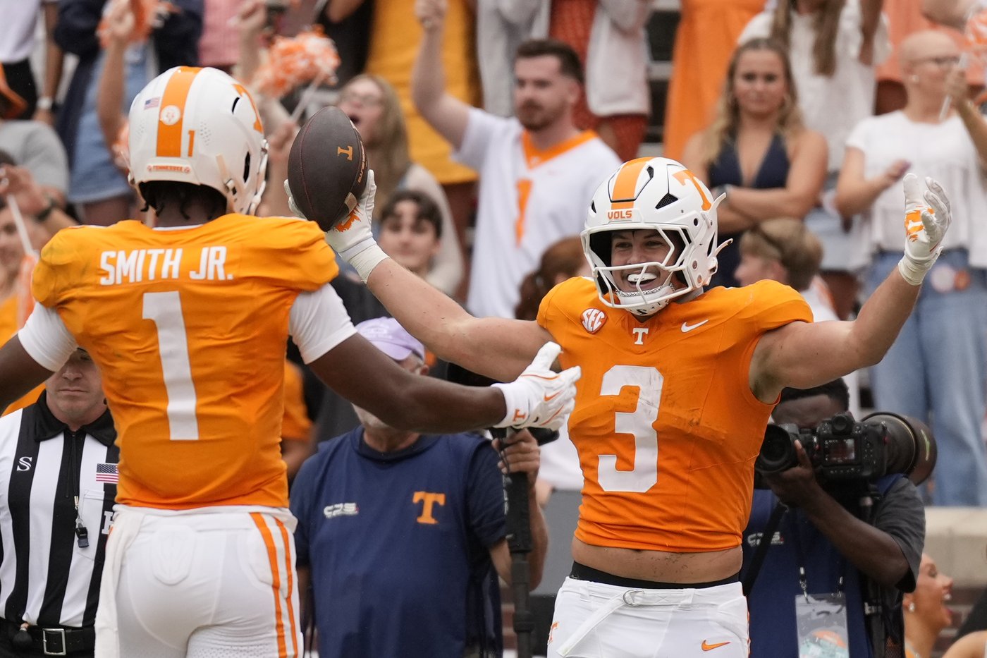 Aguilar throws for 288 yards, 2 TDs to lead No. 22 Tennessee past East Tennessee, 72-17 | iNFOnews.ca