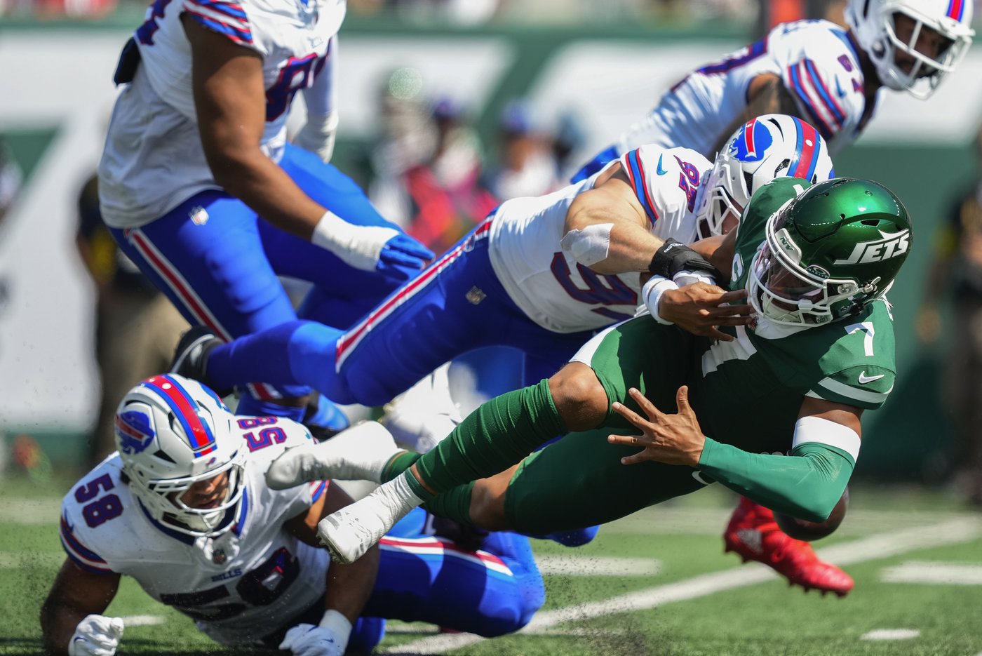 Jets quarterback Justin Fields ruled out with concussion, Tyrod Taylor to start against Buccaneers | iNFOnews.ca