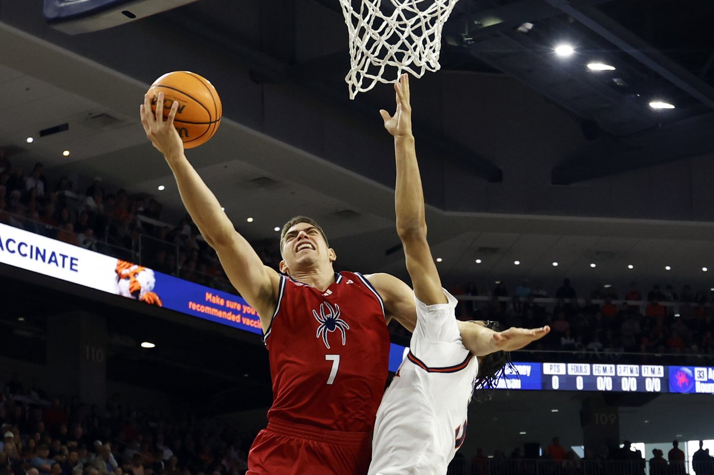 Miles Kelly helps No. 2 Auburn beat Richmond 98-54 | iNFOnews.ca