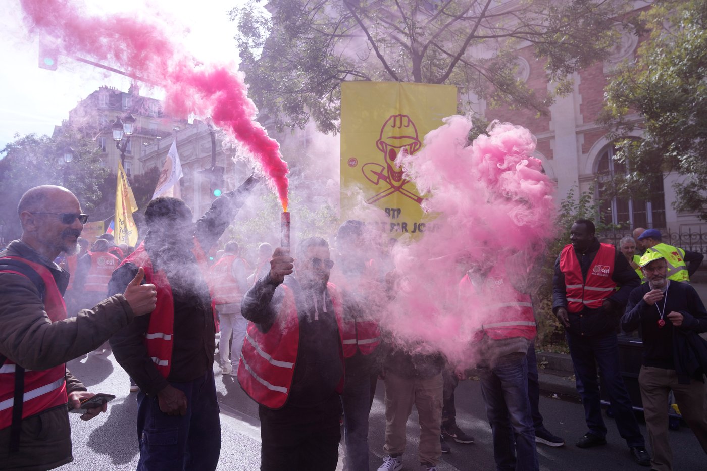Eiffel Tower closed as nationwide strikes held across France against austerity | iNFOnews.ca