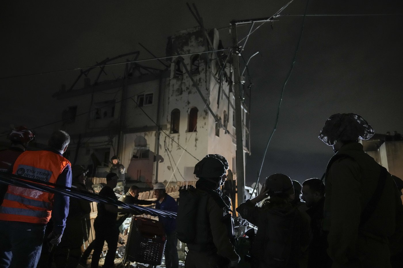 Israeli airstrike hits central Beirut near key government buildings and embassies | iNFOnews.ca