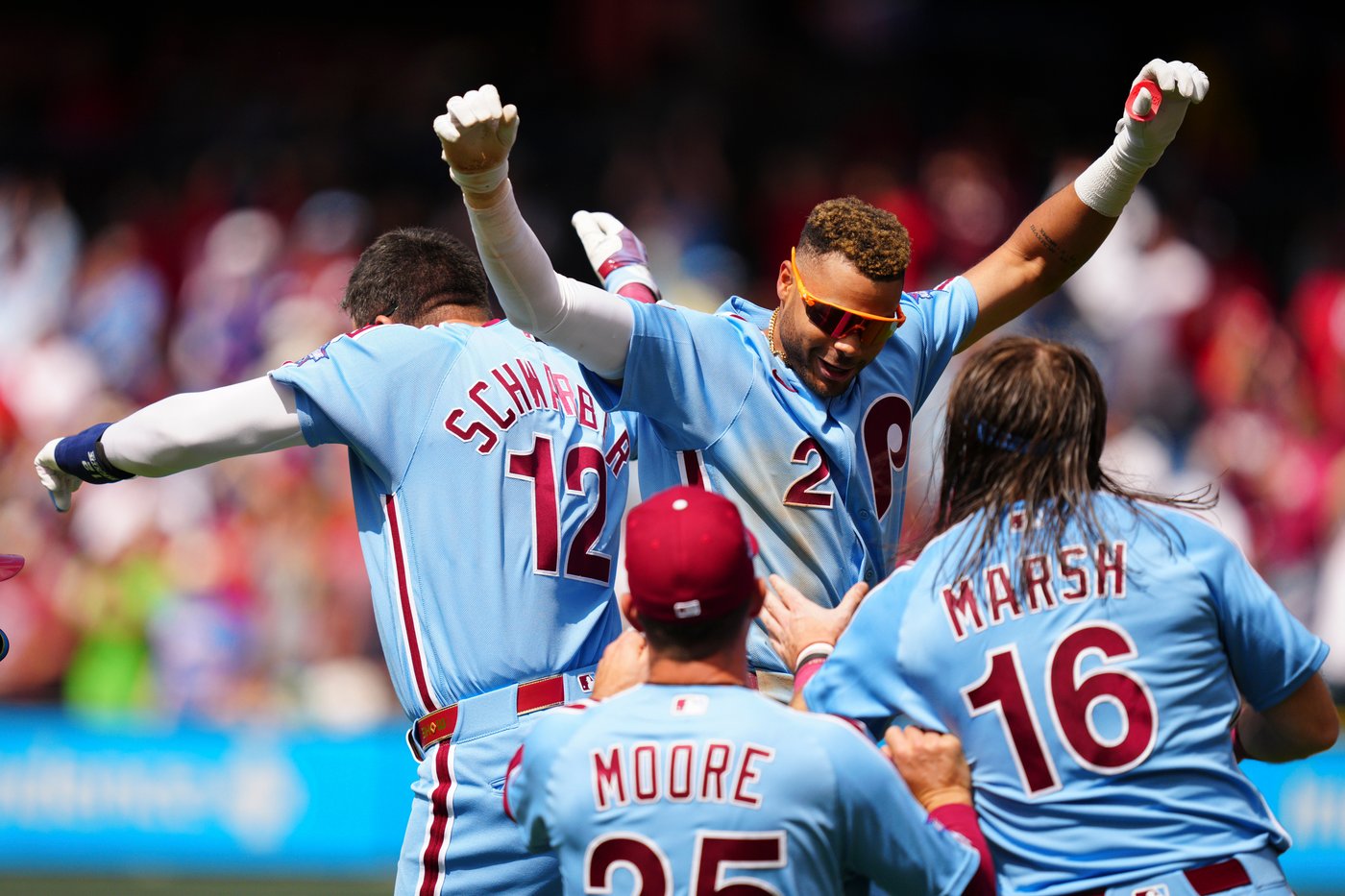 Phillies rally in the 9th inning to beat the Giants 3-2 in the first game of a doubleheader | iNFOnews.ca