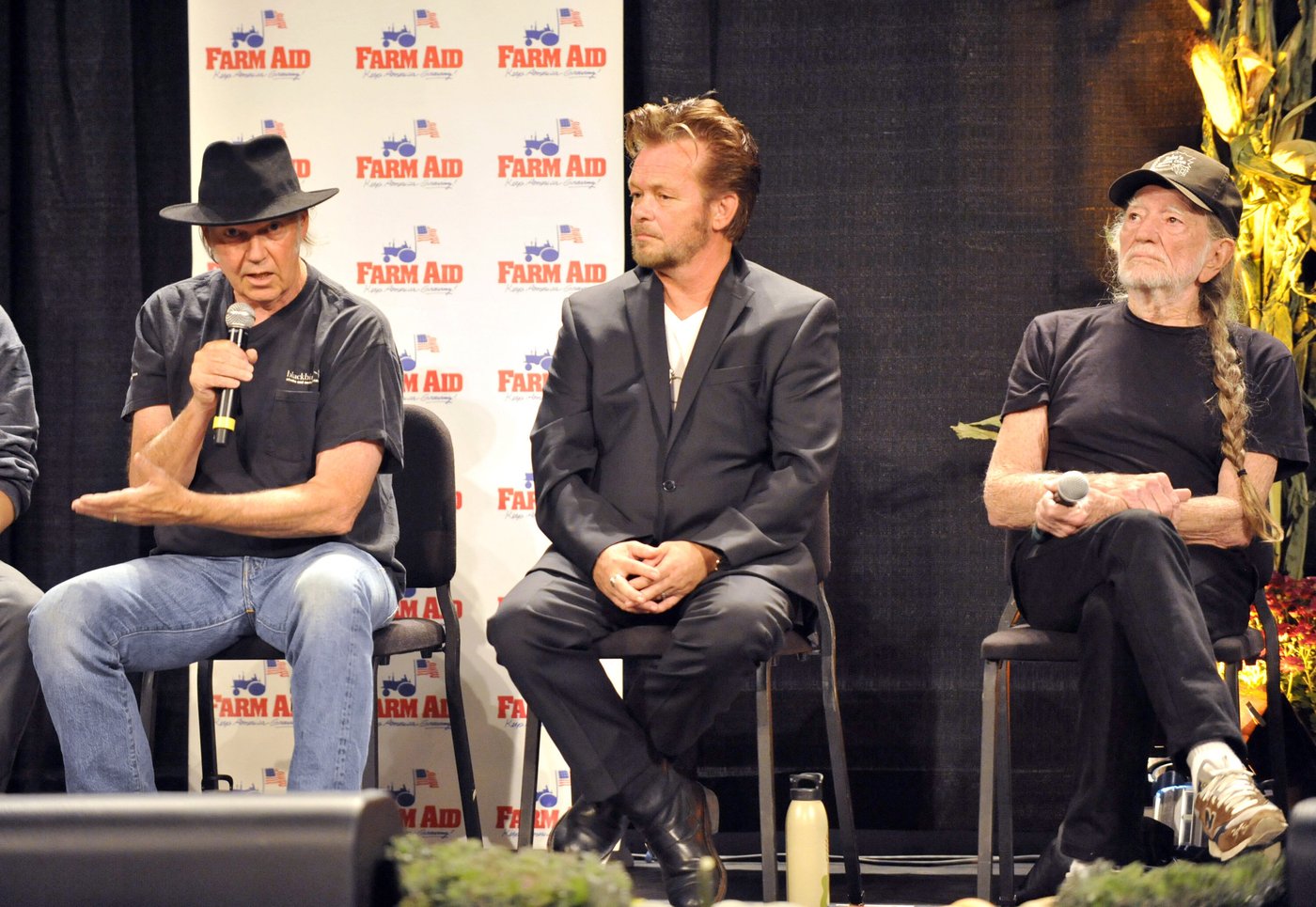 Willie Nelson and Neil Young highlight 40th Farm Aid concert | iNFOnews.ca