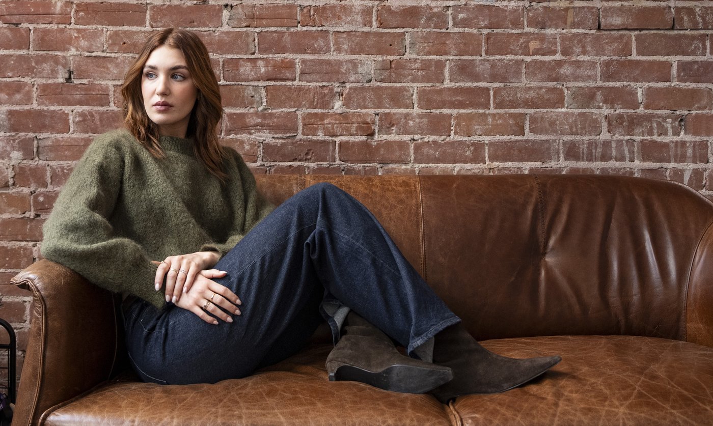 Sophie Nélisse on queer love, haunted hotels and the book she's turning into a film | iNFOnews.ca Sophie Nélisse on queer love, haunted hotels and the book she's turning into a film | iNFOnews.ca