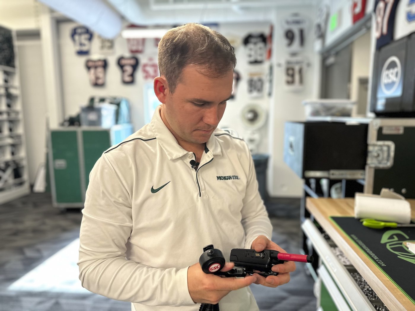 Michigan State engineering prof, student design helmet inserts to help drown out crowd noise for QBs | iNFOnews.ca