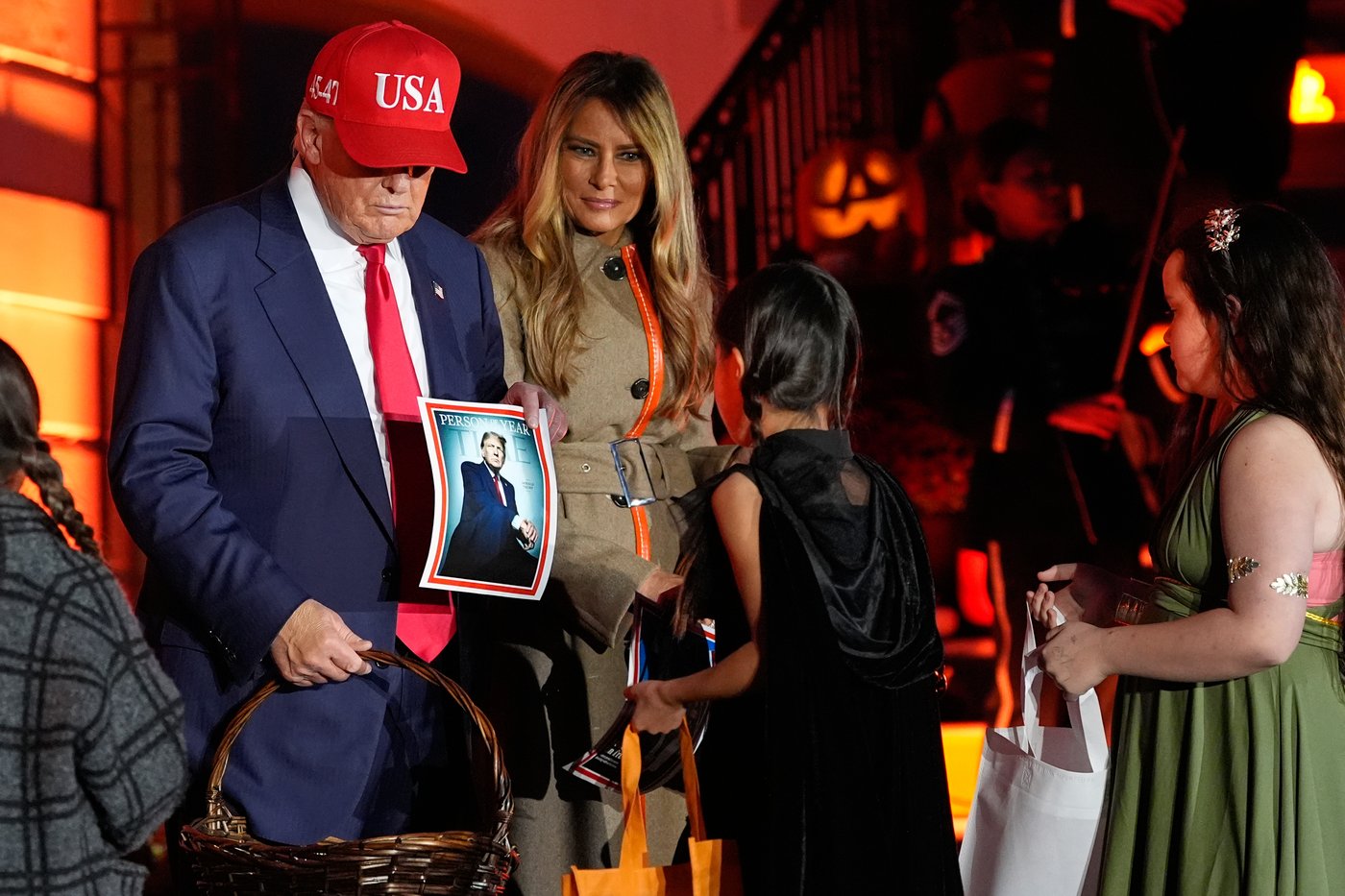 Trump hosts White House Halloween bash with superheroes and presidential lookalikes amid shutdown | iNFOnews.ca