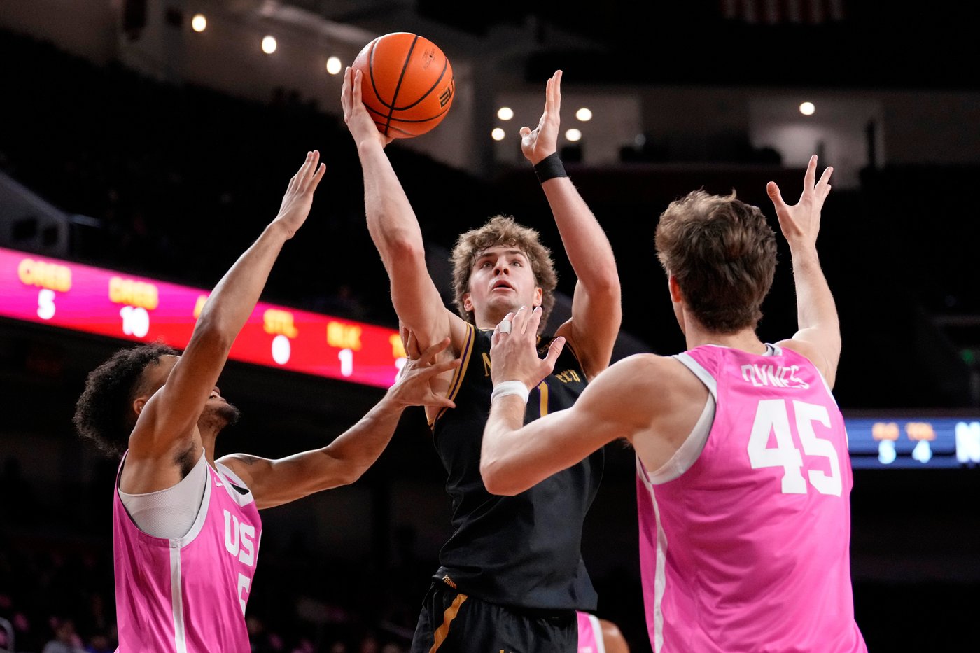 Martinelli's 22 help Northwestern beat USC 74-68, snap 9-game skid in Big Ten play | iNFOnews.ca