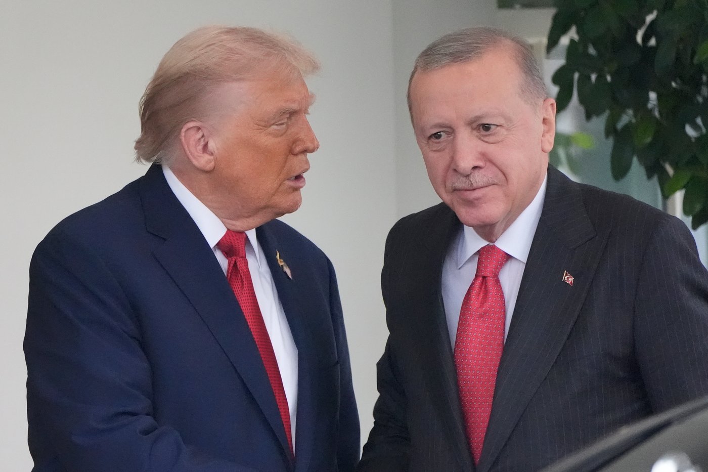 Trump hosts Turkey's Erdogan at the US considers lifting a ban on F-35 sales to the NATO ally | iNFOnews.ca