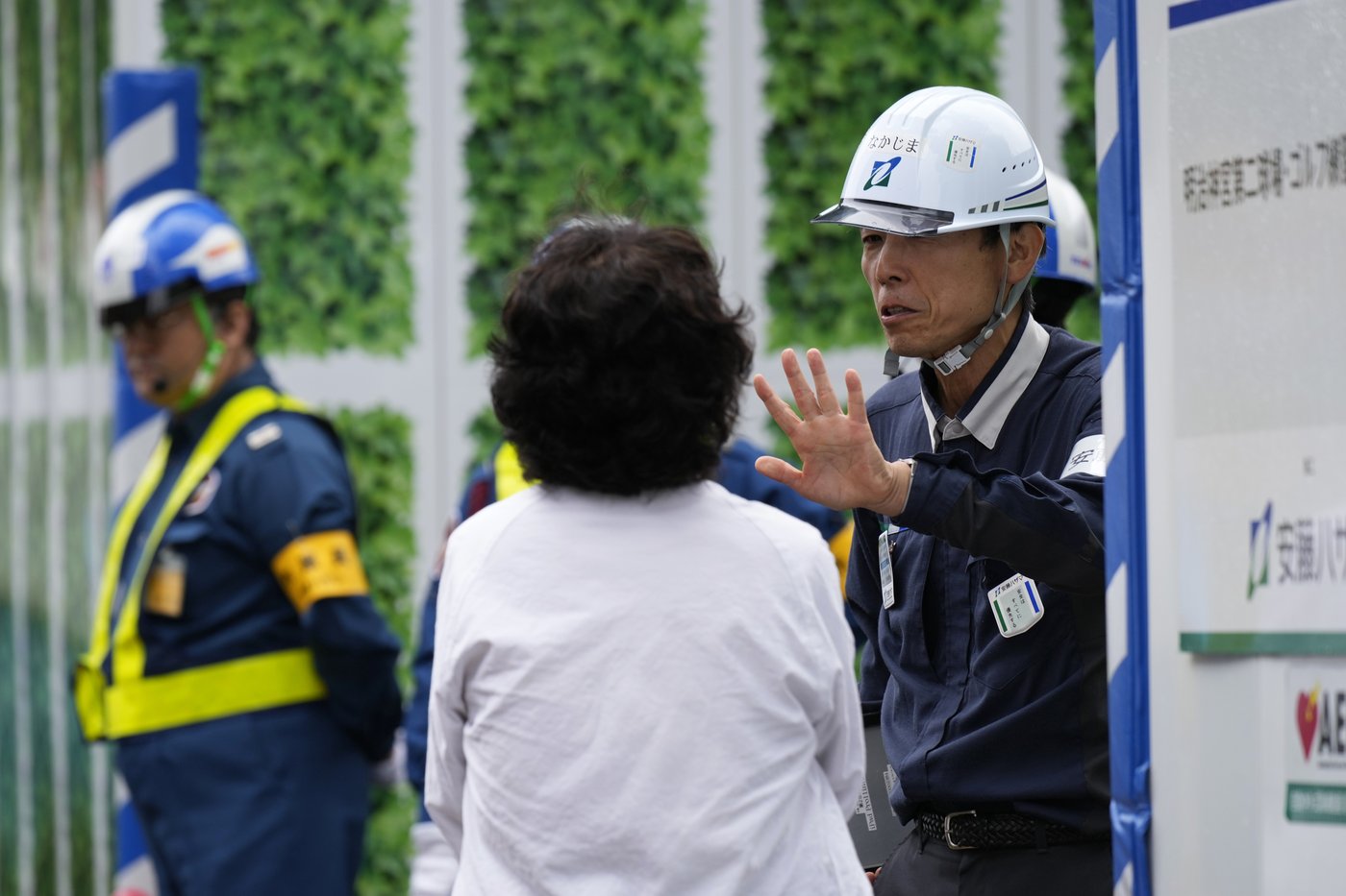 Developers begin cutting trees in a Tokyo park that environmentalists want to protect | iNFOnews.ca