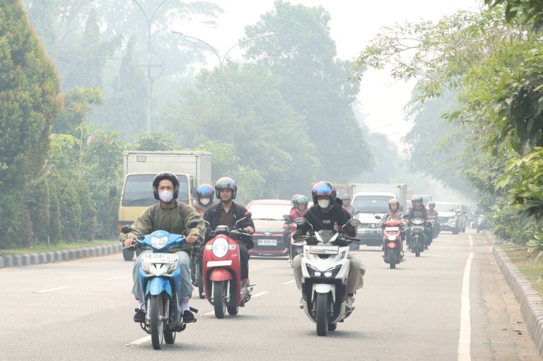 Indonesia warns against starting open blazes as haze from wildfires spreads to Malaysia | iNFOnews.ca