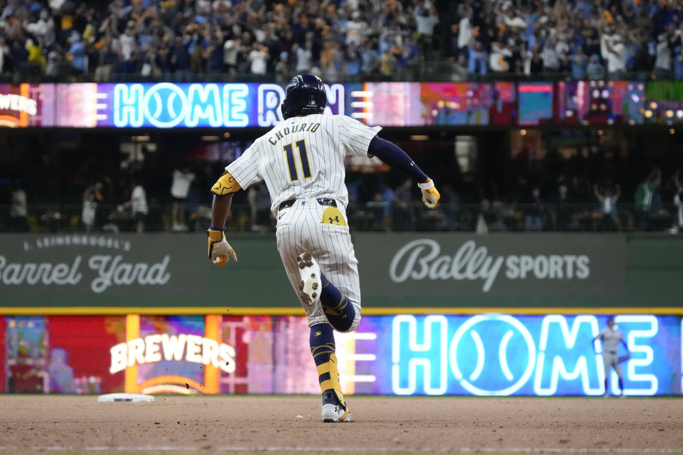 Brewers' 20-year-old rookie Jackson Chourio stepping up his game in postseason | iNFOnews.ca