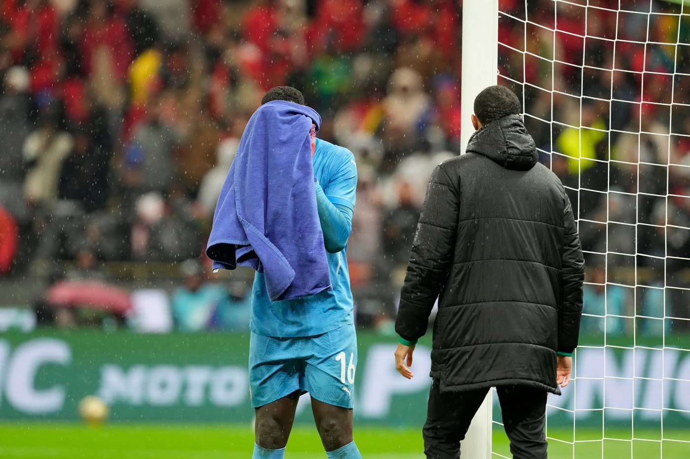 The towel tussle that made Senegal's second-choice goalkeeper a national hero at Africa Cup | iNFOnews.ca