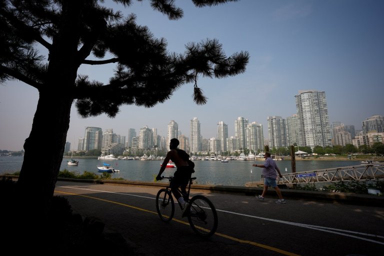 Environment Canada expands air alerts as wildfire smoke spreads over B.C. | iNFOnews.ca