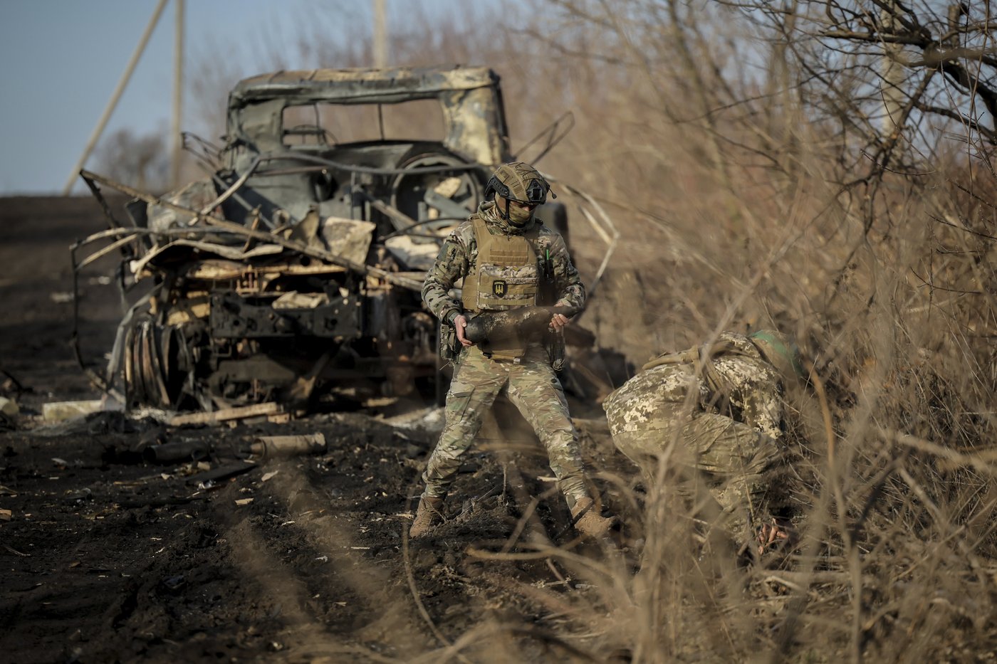 Russian forces bypass a key stronghold in a bid to cut off its supplies, a Ukrainian officer says | iNFOnews.ca Russian forces bypass a key stronghold in a bid to cut off its supplies, a Ukrainian officer says | iNFOnews.ca