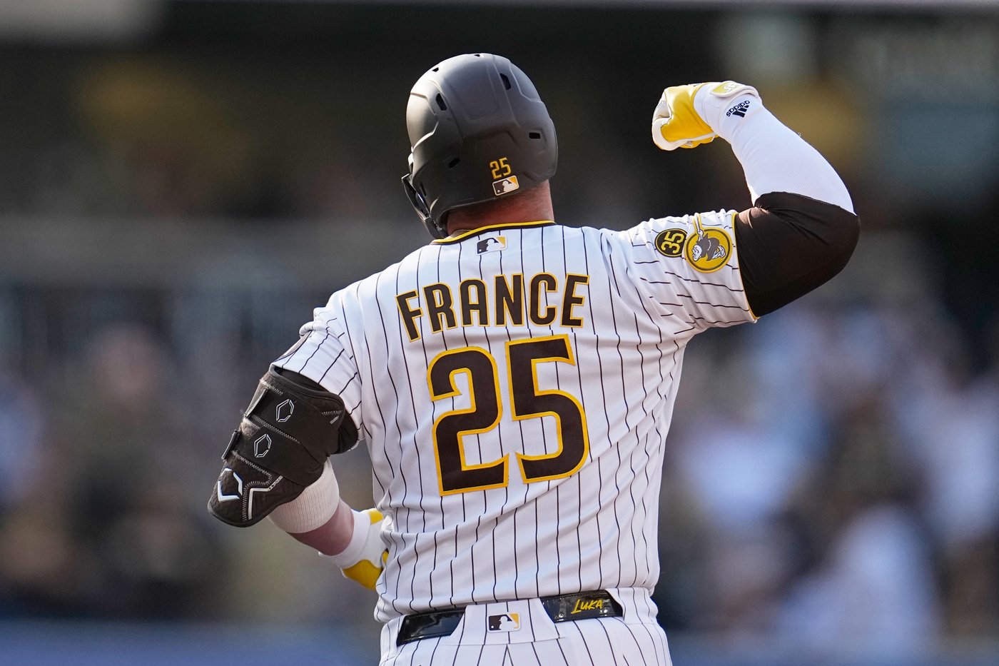 France homers, Sears wins season debut as Padres beat Braves 5-2 for 3-game sweep | iNFOnews.ca France homers, Sears wins season debut as Padres beat Braves 5-2 for 3-game sweep | iNFOnews.ca
