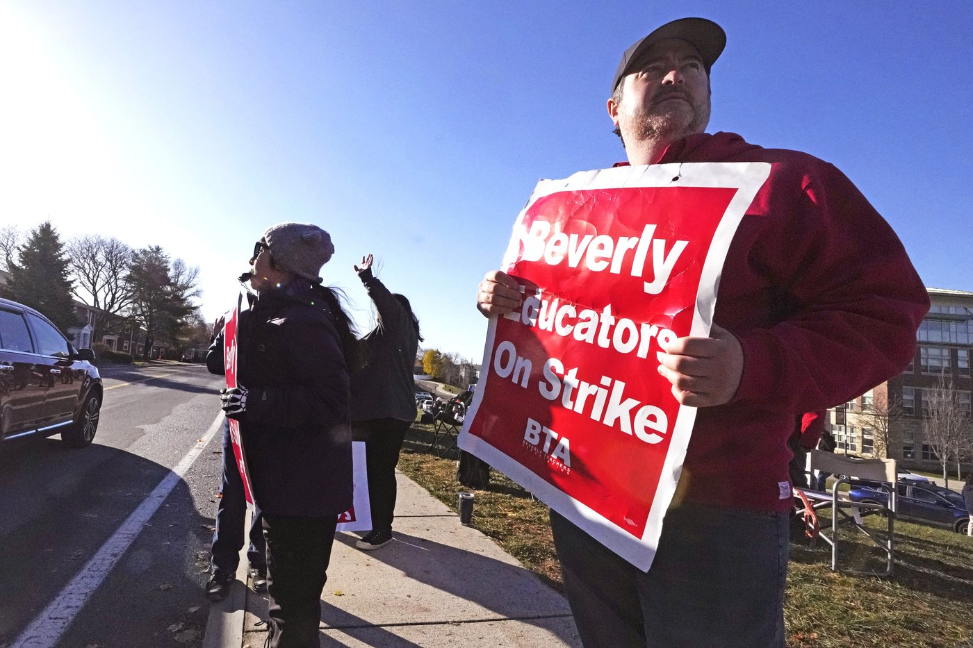 One of 3 Massachusetts communities reach a deal with their striking teachers | iNFOnews.ca