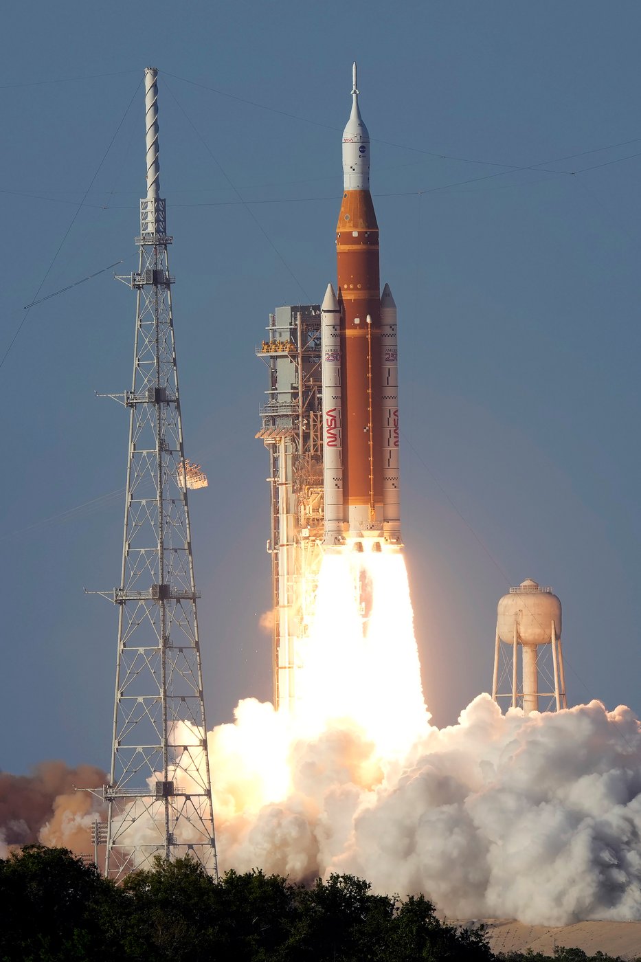 Artemis II astronauts bound for moon after rocketing away on NASA's first lunar voyage in decades | iNFOnews.ca