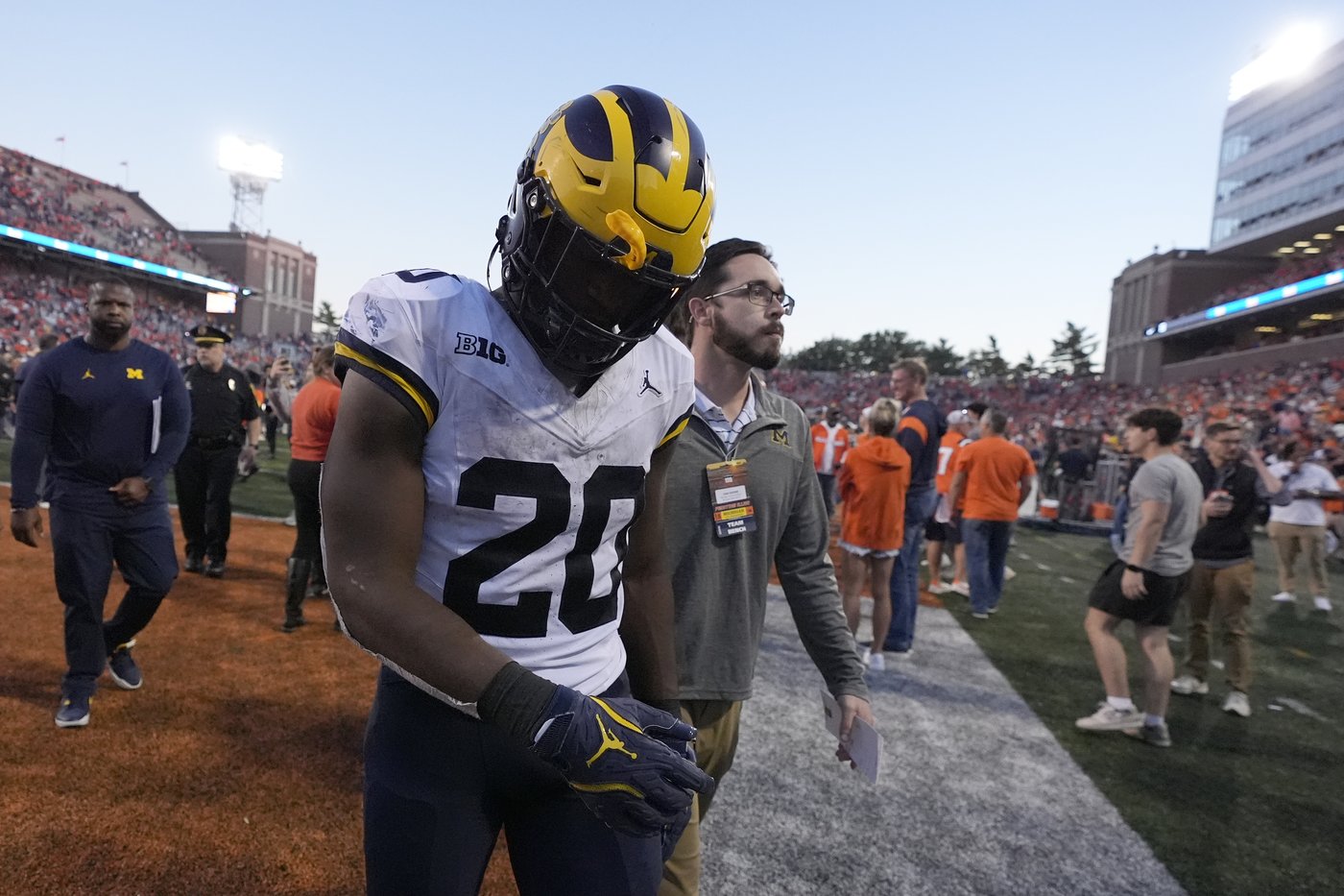 No. 22 Illinois beats No. 24 Michigan 21-7 for its first win over the Wolverines since 2009 | iNFOnews.ca No. 22 Illinois beats No. 24 Michigan 21-7 for its first win over the Wolverines since 2009 | iNFOnews.ca