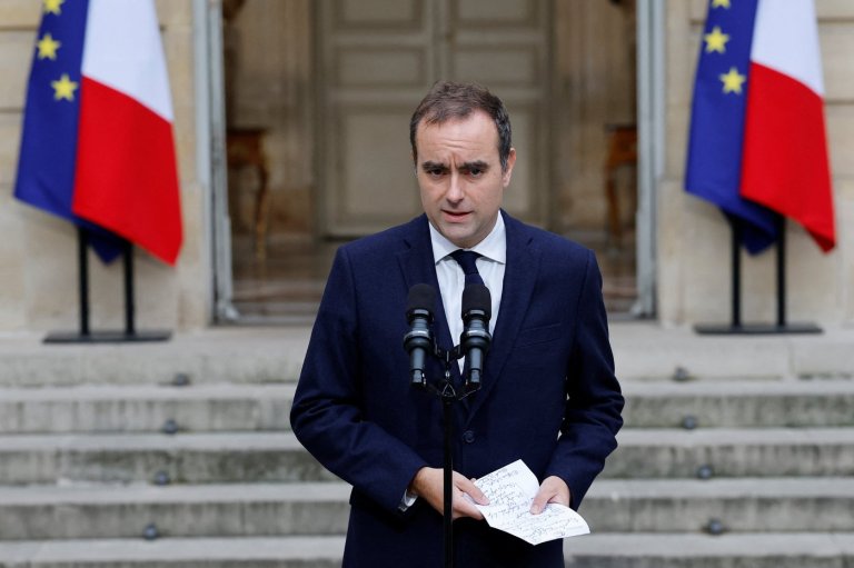 After Lecornu’s fall, all eyes on Macron’s next move with France in political turmoil | iNFOnews.ca