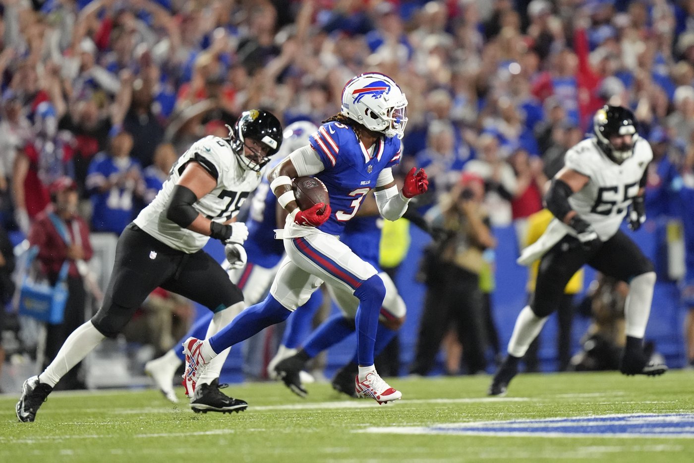 Bills safety Damar Hamlin gets his first career interception | iNFOnews.ca Bills safety Damar Hamlin gets his first career interception | iNFOnews.ca