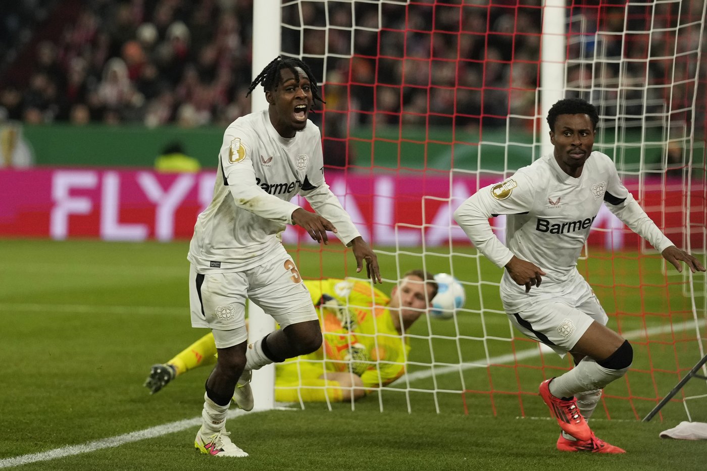 Neuer gets sent off for 1st time and Bayern Munich exits German Cup early again | iNFOnews.ca