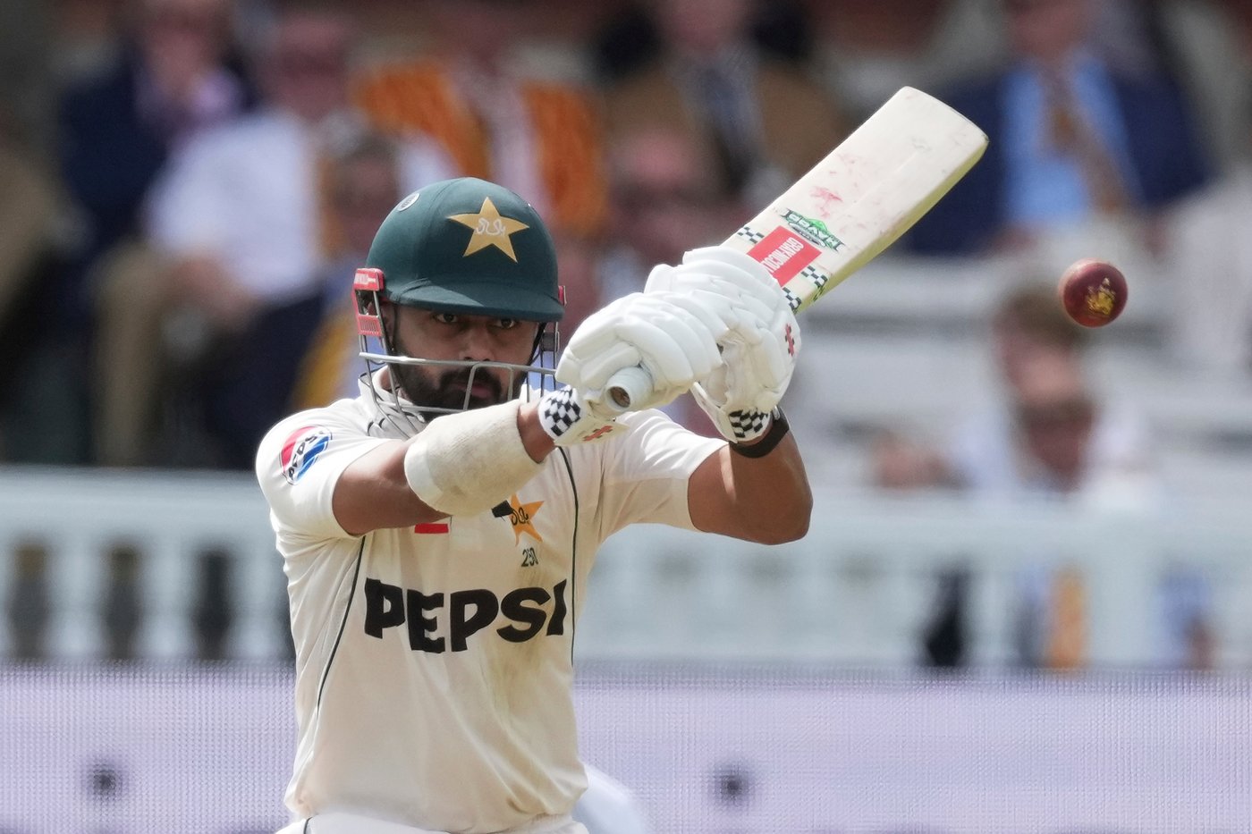 England thrashes Pakistan by 194 runs at Lord's to seal a cricket series win with a test to spare | iNFOnews.ca