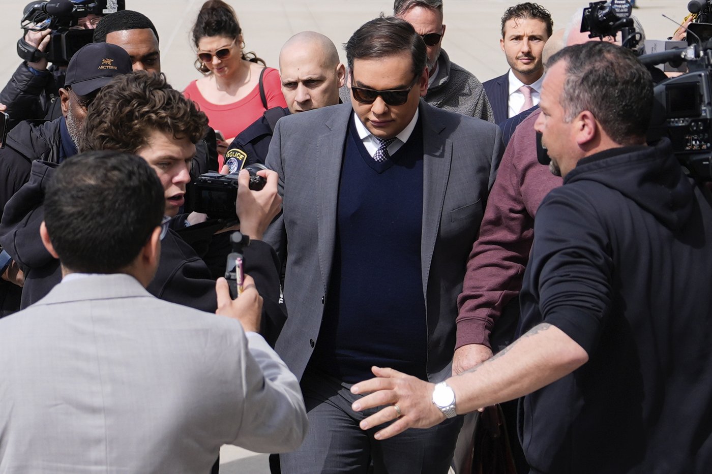 Ex-US Rep. George Santos sentenced to over 7 years in prison for fraud and identity theft | iNFOnews.ca