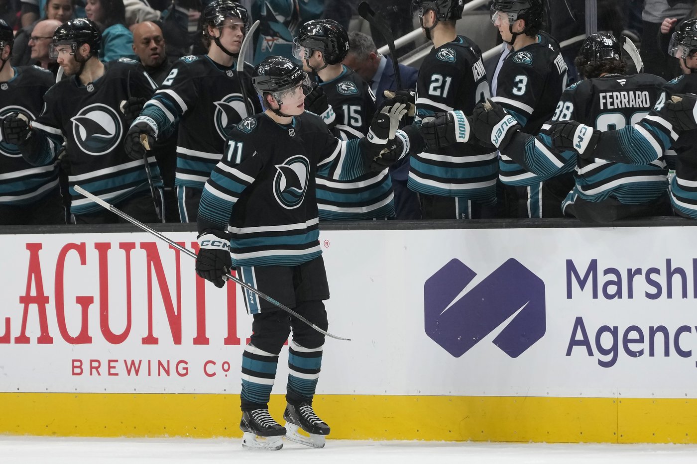 Filip Forsberg scores twice in the Predators' 6-5 victory over the Sharks | iNFOnews.ca