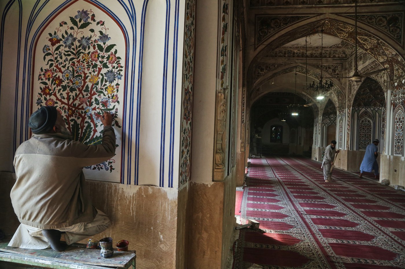 Ramadan ushers in a month of fasting, worship and charity for Muslims, in photos | iNFOnews.ca