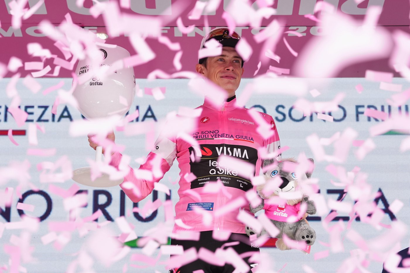 Vingegaard keeps overall lead as Valgren wins Giro stage and celebrates with son's lucky charm | iNFOnews.ca Vingegaard keeps overall lead as Valgren wins Giro stage and celebrates with son's lucky charm | iNFOnews.ca