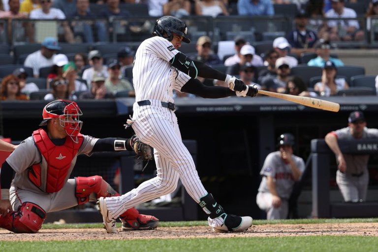 Bellinger and Chisholm hit 8th-inning homers that lead the Yankees over the Red Sox 6-1 | iNFOnews.ca