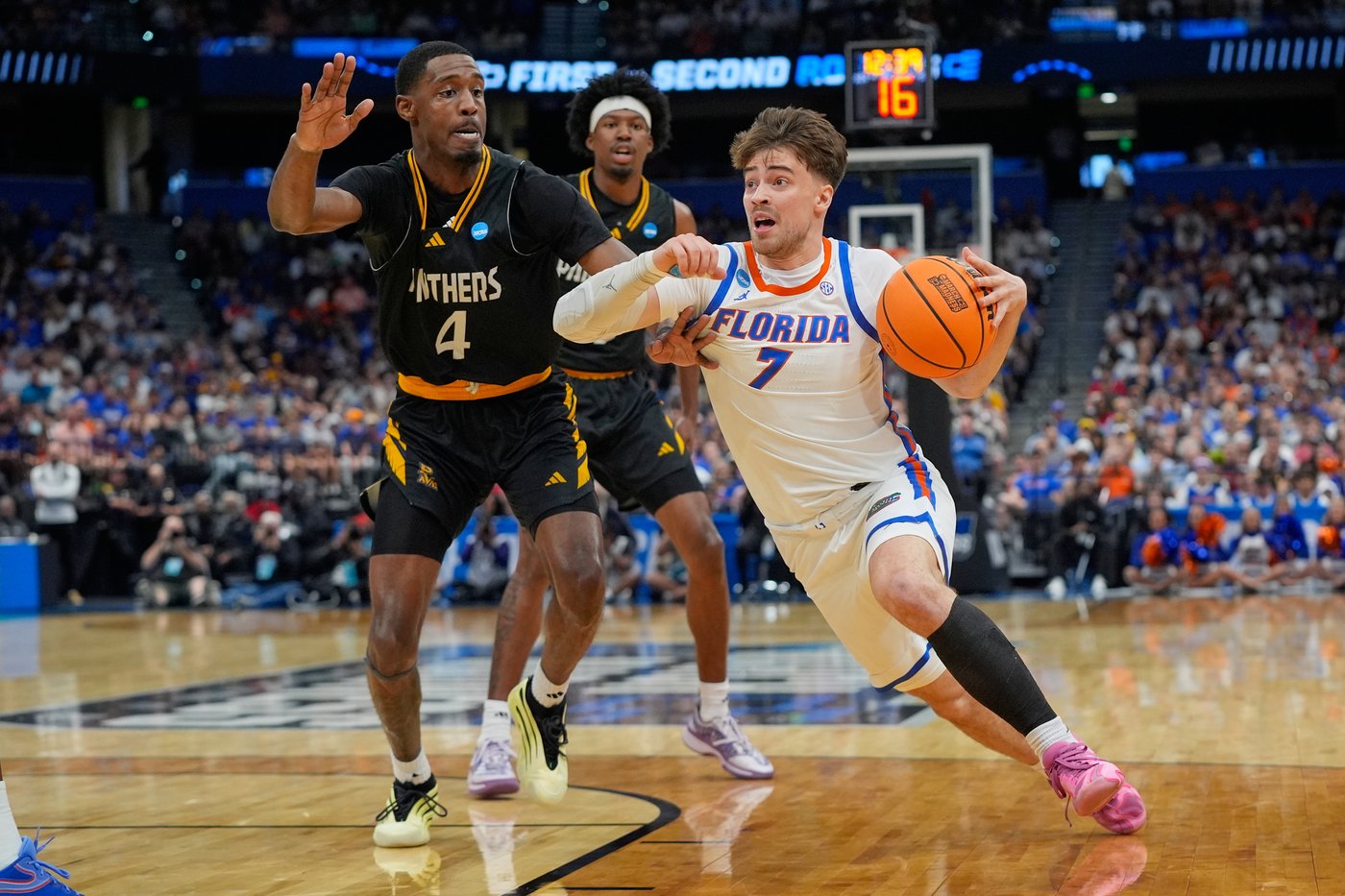 Florida begins title defense with 59-point rout of Prairie View, 2nd-biggest margin in NCAA tourney | iNFOnews.ca Florida begins title defense with 59-point rout of Prairie View, 2nd-biggest margin in NCAA tourney | iNFOnews.ca