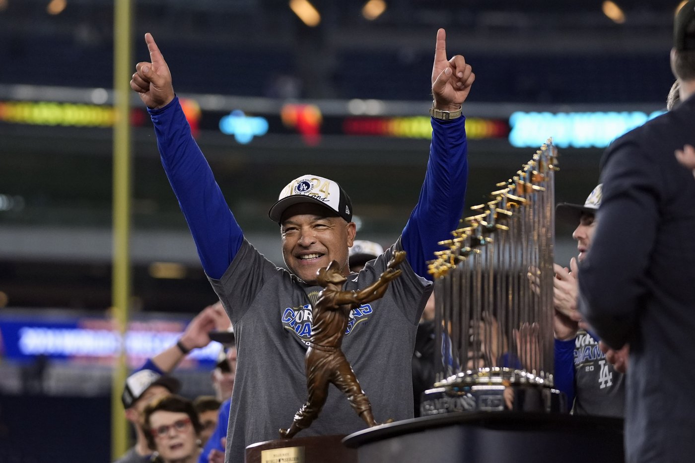 Aaron Judge snaps World Series slump with homer, then makes costly error that sparks Dodgers rally | iNFOnews.ca Aaron Judge snaps World Series slump with homer, then makes costly error that sparks Dodgers rally | iNFOnews.ca