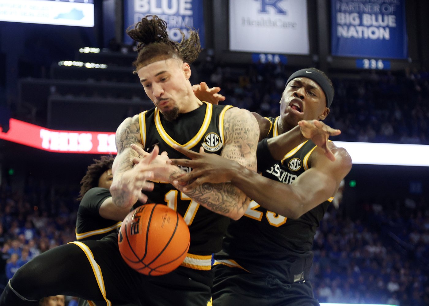 Missouri beats Kentucky 73-68 for first win in Lexington | iNFOnews.ca