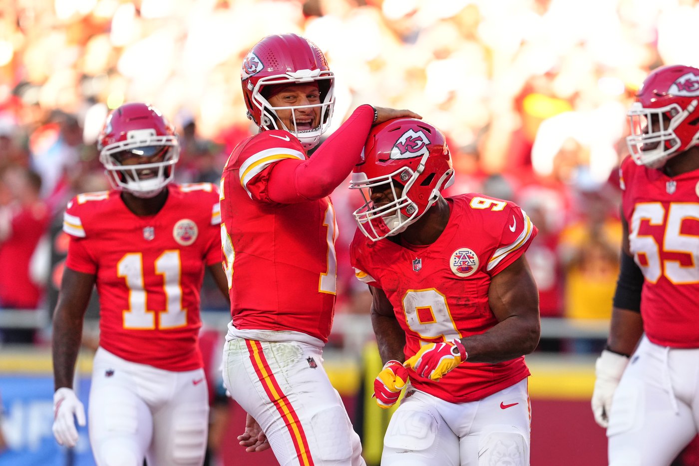 Chiefs move to 5-0 as Kenneth Walker runs for two TDs in a 22-6 win over Chargers | iNFOnews.ca Chiefs move to 5-0 as Kenneth Walker runs for two TDs in a 22-6 win over Chargers | iNFOnews.ca