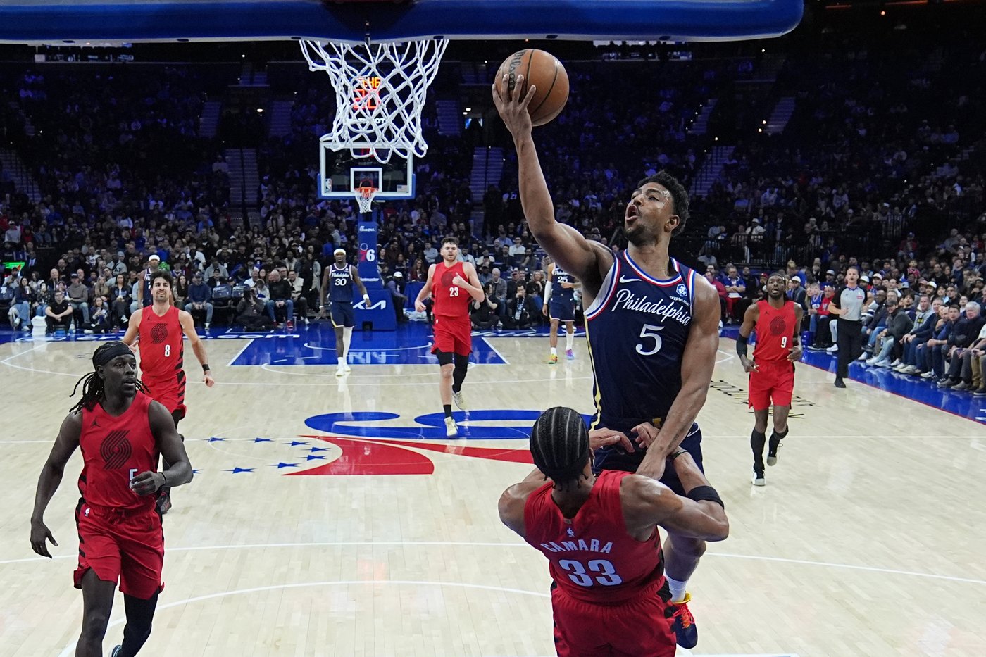 Grimes leads short-handed 76ers to a 109-103 win over the Trail Blazers | iNFOnews.ca