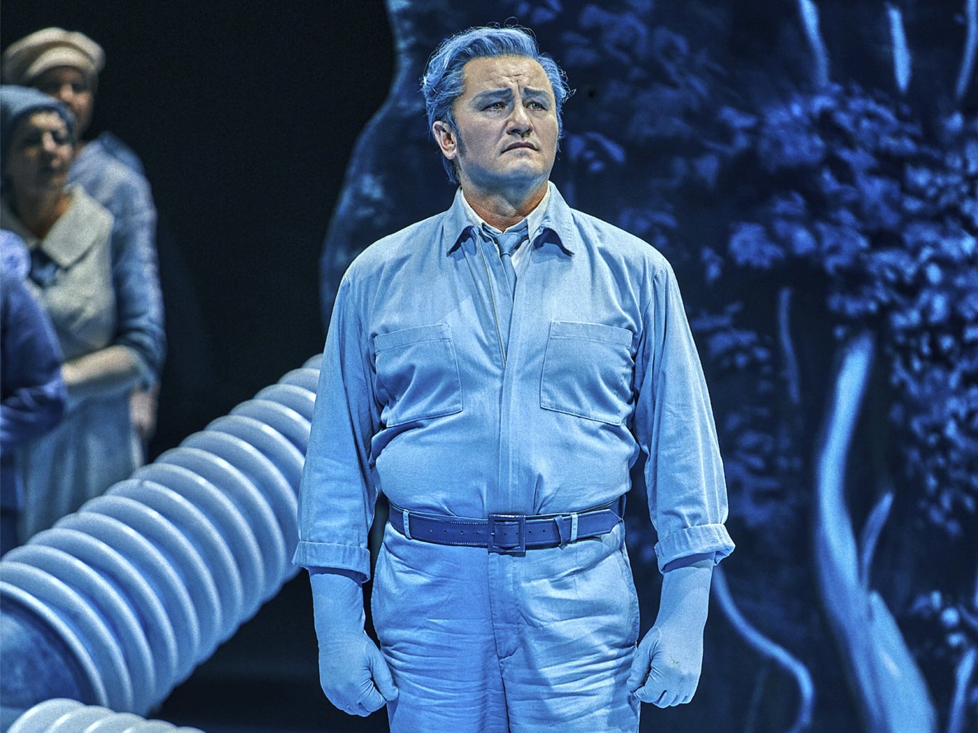 Tenor Piotr Beczała sings different productions of Wagner's 'Lohengrin' 41 hours apart | iNFOnews.ca