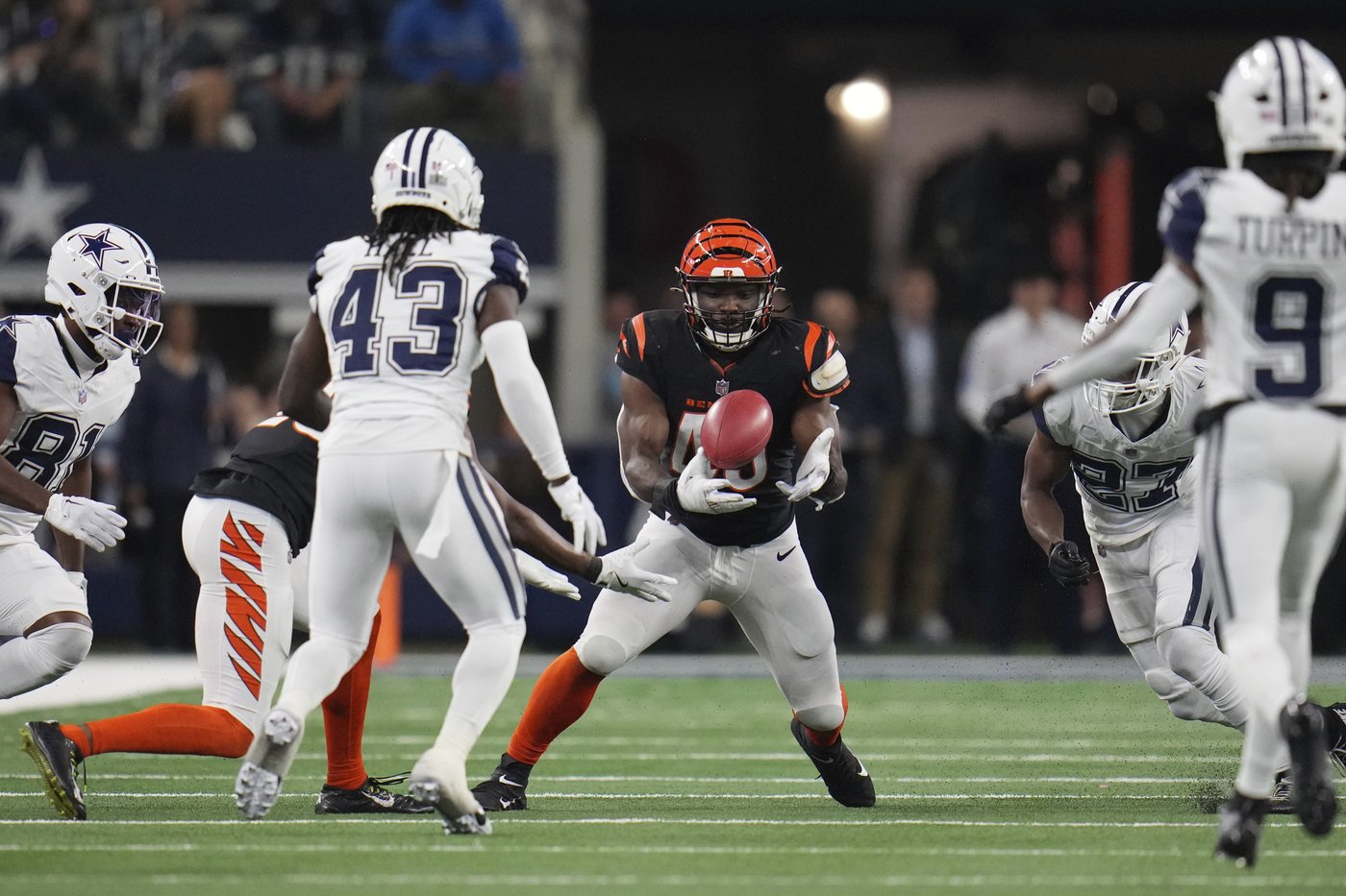 Micah Parsons aches after botched blocked punt costs Cowboys in loss to Bengals | iNFOnews.ca