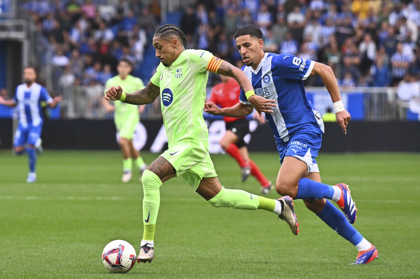 First-half hat trick for Lewandowski as Barcelona top ahead of international break | iNFOnews.ca